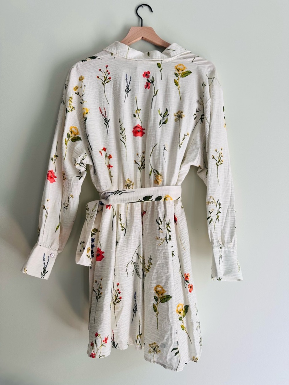 H&M Cream Floral Button-Front Shirtdress with Belt - Picture 2 of 4